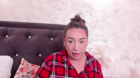raelledarkstar online show from May 7, 2026, 7:47 am