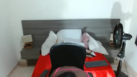 raichellcooper1 online show from February 24, 2025, 8:14 pm