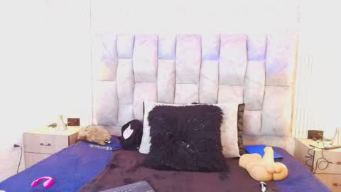  Welcome to my room  online show from September 24, 2025, 7:39 pm