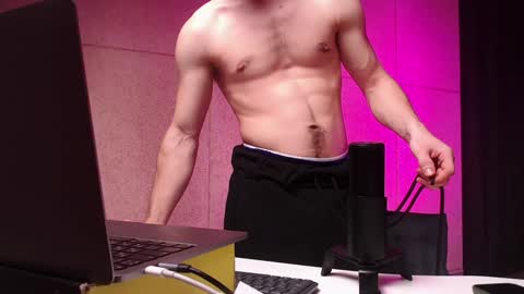 Snapshot of rainbow_farmer_james chatting on December 6, 2024, 8:29 pm Rainbow James  online show from December 6, 2024, 8:29 pm