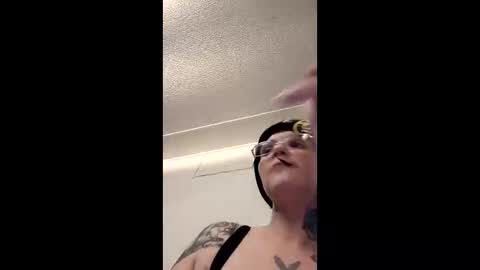 rainboweyez420 online show from February 8, 2026, 11:41 pm