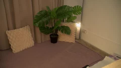 rainevi online show from November 27, 2025, 5:04 pm