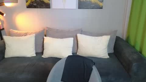 rainevi online show from March 23, 2026, 11:58 am