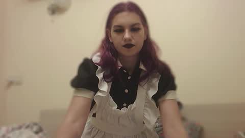 rainyvibe_ online show from October 22, 2025, 5:45 pm