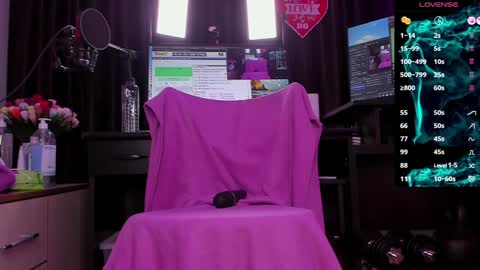 Laura online show from December 8, 2024, 2:39 am