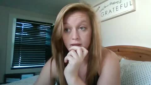 Snapshot of raisydainbow chatting on November 3, 2025, 5:58 pm raisydainbow online show from November 3, 2025, 5:58 pm