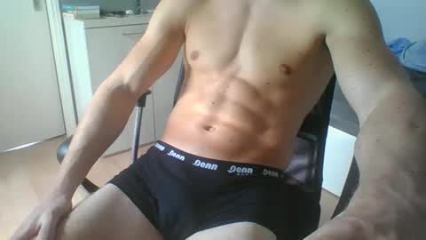 ramonjoosse2001 online show from May 6, 2026, 11:59 am
