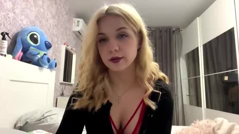 Snapshot of randareidling chatting on November 4, 2025, 5:23 pm Randa online show from November 4, 2025, 5:23 pm