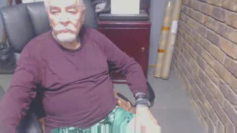 Snapshot of randyrodluvs69 chatting on September 29, 2025, 2:38 am randyrodluvs69 online show from September 29, 2025, 2:38 am