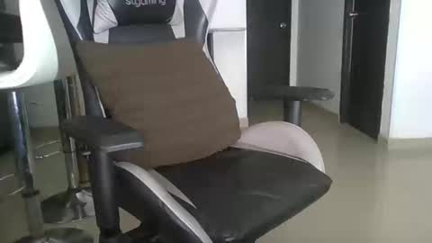 raphaeladam98 online show from December 17, 2025, 6:25 pm