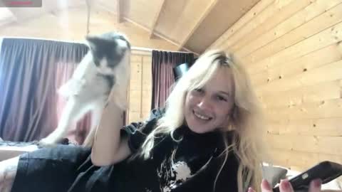 Snapshot of rapunzel_cute chatting on September 26, 2025, 1:37 pm Rapunzel online show from September 26, 2025, 1:37 pm