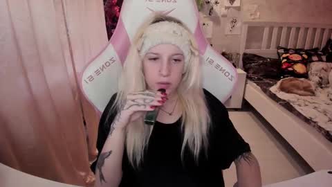 Snapshot of rapunzel_cute chatting on October 28, 2025, 1:25 pm Rapunzel online show from October 28, 2025, 1:25 pm