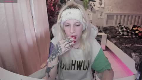 Snapshot of rapunzel_cute chatting on October 30, 2025, 1:34 pm Rapunzel online show from October 30, 2025, 1:34 pm