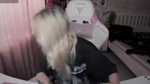 Snapshot of rapunzel_cute chatting on November 4, 2025, 1:21 pm Rapunzel online show from November 4, 2025, 1:21 pm