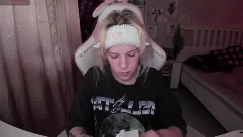 Snapshot of rapunzel_cute chatting on November 11, 2025, 1:22 pm Rapunzel online show from November 11, 2025, 1:22 pm