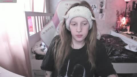 Snapshot of rapunzel_cute chatting on April 15, 2026, 1:29 pm Rapunzel online show from April 15, 2026, 1:29 pm