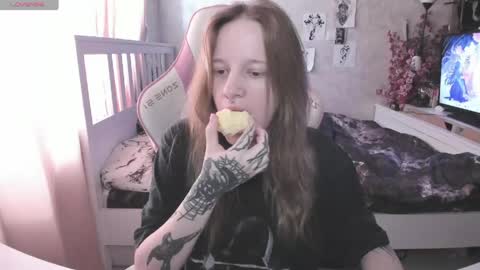 Snapshot of rapunzel_cute chatting on April 17, 2026, 1:25 pm Rapunzel online show from April 17, 2026, 1:25 pm