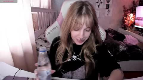 Snapshot of rapunzel_cute chatting on May 27, 2026, 1:19 pm Rapunzel online show from May 27, 2026, 1:19 pm