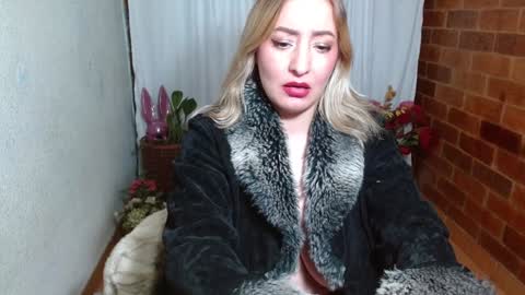 Raquel online show from December 19, 2024, 10:42 pm