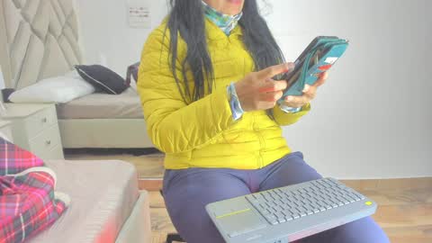 Raquel Moore  online show from January 1, 2025, 2:09 pm