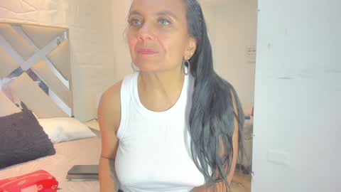Raquel Moore  online show from January 2, 2025, 6:34 pm