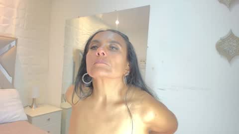 Raquel Moore  online show from January 4, 2025, 12:37 am