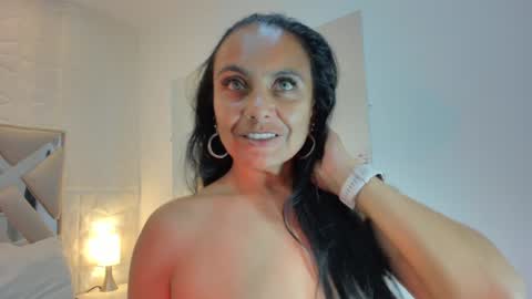 Raquel Moore  online show from January 11, 2025, 1:22 pm