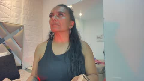 Raquel Moore  online show from January 16, 2025, 11:37 am