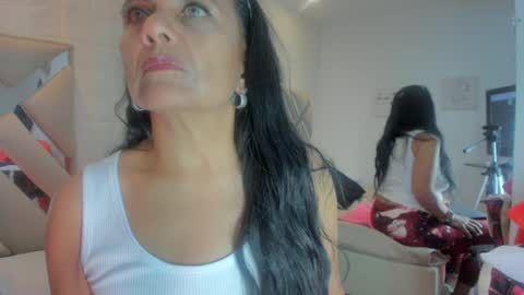 Raquel Moore  online show from February 7, 2025, 11:34 pm