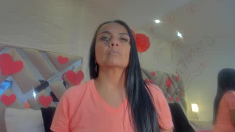 Raquel Moore  online show from February 14, 2025, 11:53 am