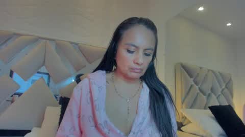 Raquel Moore  online show from March 12, 2025, 11:42 am
