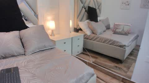 Raquel Moore  online show from September 14, 2025, 5:34 pm