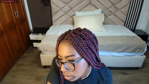 Raquel online show from January 3, 2025, 11:57 am