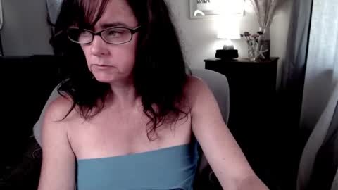 Snapshot of raven_feathers chatting on June 14, 2026, 2:30 pm Roxanneredlight59 online show from June 14, 2026, 2:30 pm