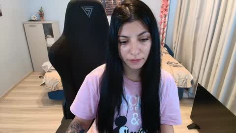 raven_haired_goddess online show from April 27, 2026, 6:33 am