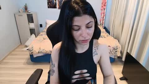 raven_haired_goddess online show from May 5, 2026, 7:27 am
