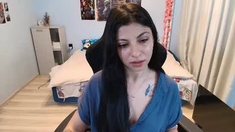 raven_haired_goddess online show from June 16, 2026, 5:21 am