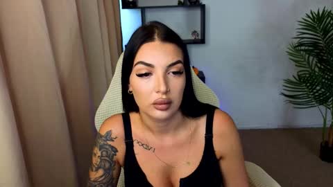 Snapshot of raven_inkk chatting on October 13, 2025, 9:20 am raven_inkk online show from October 13, 2025, 9:20 am