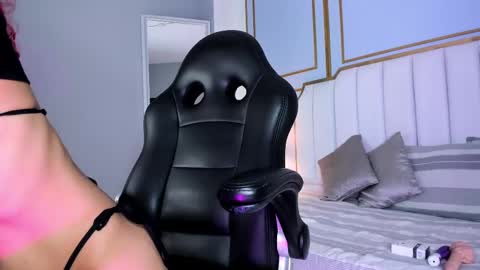 raven_jade_ online show from February 26, 2025, 6:58 am