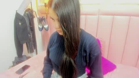raven_loove online show from May 4, 2026, 5:20 pm