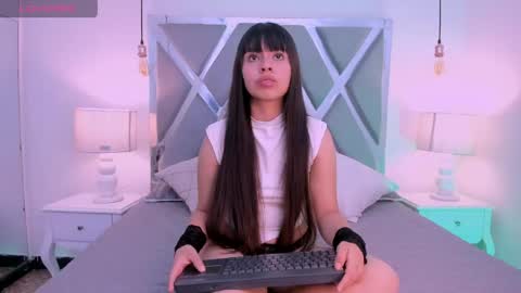 Snapshot of raven_luxx chatting on May 15, 2026, 5:42 pm RAVEN online show from May 15, 2026, 5:42 pm