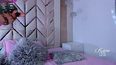 Snapshot of raven_luxx chatting on June 11, 2026, 2:53 am RAVEN online show from June 11, 2026, 2:53 am