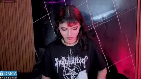 raven_rox_ online show from November 28, 2025, 3:42 am