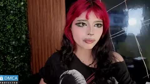 raven_rox_ online show from June 23, 2026, 7:01 pm