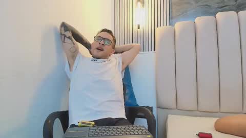 Snapshot of ravenandcody chatting on October 23, 2025, 4:23 am ravenandcody online show from October 23, 2025, 4:23 am