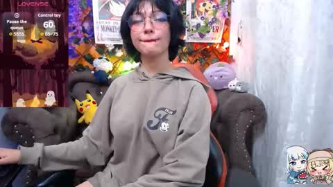 Snapshot of ravenn_20 chatting on October 14, 2025, 11:33 am RavenN  online show from October 14, 2025, 11:33 am