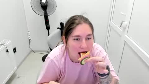 Snapshot of ravenncloud chatting on July 2, 2026, 6:19 am Raven online show from July 2, 2026, 6:19 am