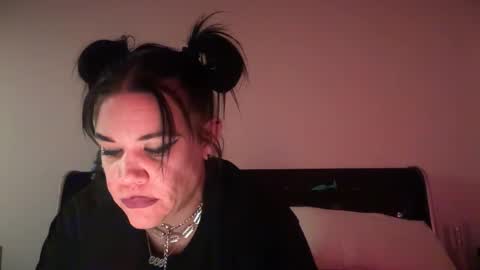 Snapshot of ravenrayyy chatting on February 16, 2026, 7:48 am Raven Ray online show from February 16, 2026, 7:48 am