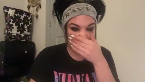 Snapshot of ravenrayyy chatting on April 22, 2026, 4:59 am Raven Ray online show from April 22, 2026, 4:59 am