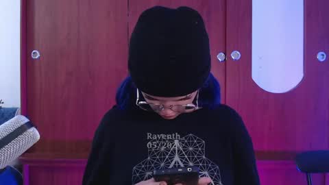 Snapshot of raventh_ chatting on May 4, 2026, 6:15 pm raventh_ online show from May 4, 2026, 6:15 pm